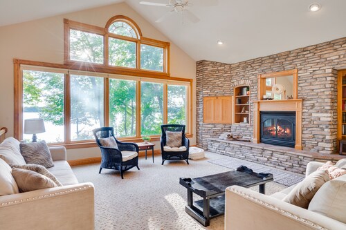 Beachfront Lake Home with new Jacuzzi hot tub, 15 min to Taylors Falls