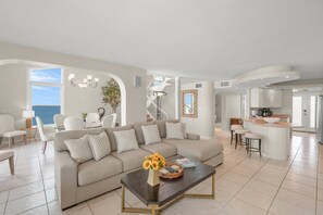 Smart TV, DVD player, stereo - Unbeatable Ocean Views from Multiple Rooms and Balcony, Private Beach | Free Excursion (Sarasota)