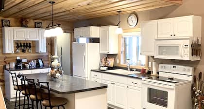 Erickson Mountain Retreat. A Wonderful Wyoming Black Hills Getaway!