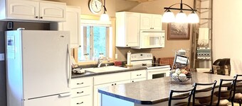 Erickson Mountain Retreat. A Wonderful Wyoming Black Hills Getaway! 