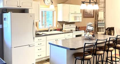 Erickson Mountain Retreat. A Wonderful Wyoming Black Hills Getaway!