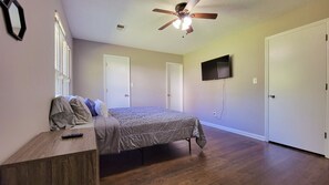 3 bedrooms, iron/ironing board, WiFi, bed sheets