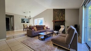 Smart TV, stereo, offices