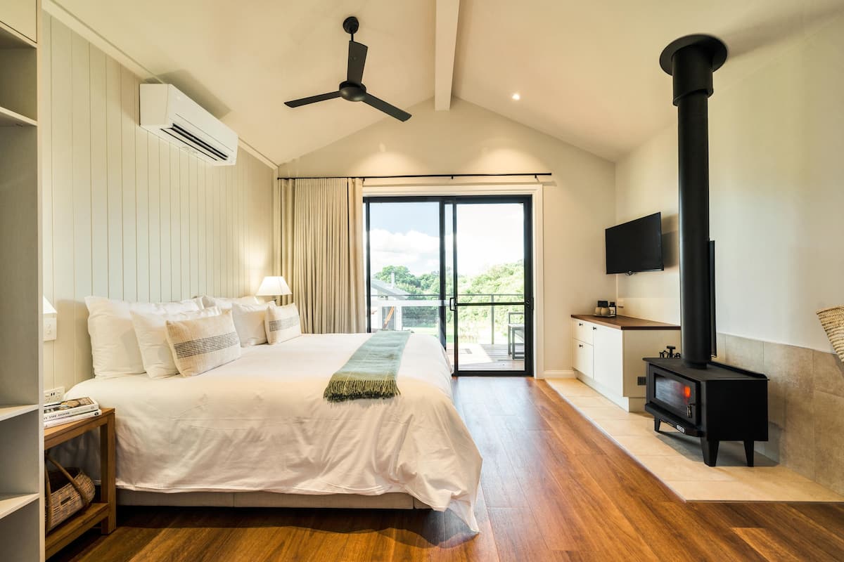 Accessible King Farm Cabin | 1 bedroom, free minibar items, soundproofing, iron/ironing board