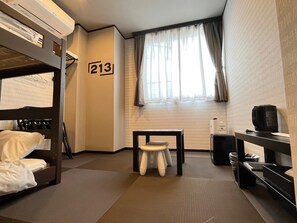 ダブルまたはツインルーム 禁煙 | デスク、WiFi (無料)、ベッドシーツ