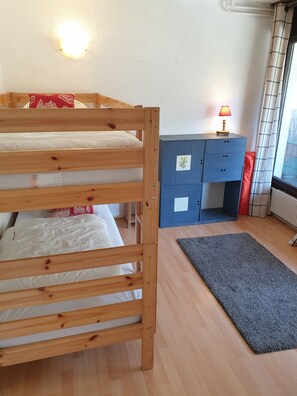 2 Schlafzimmer, Bügeleisen/Bügelbrett, kostenloses WLAN