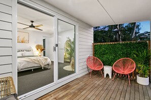 Outdoor dining - Spacious + Peaceful 3BR house w/deck, 1km to town (Daylesford)