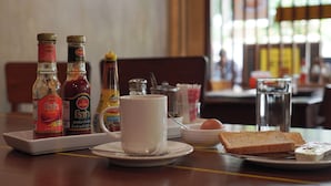 Breakfast area - Niagara Hotel (Bangkok)