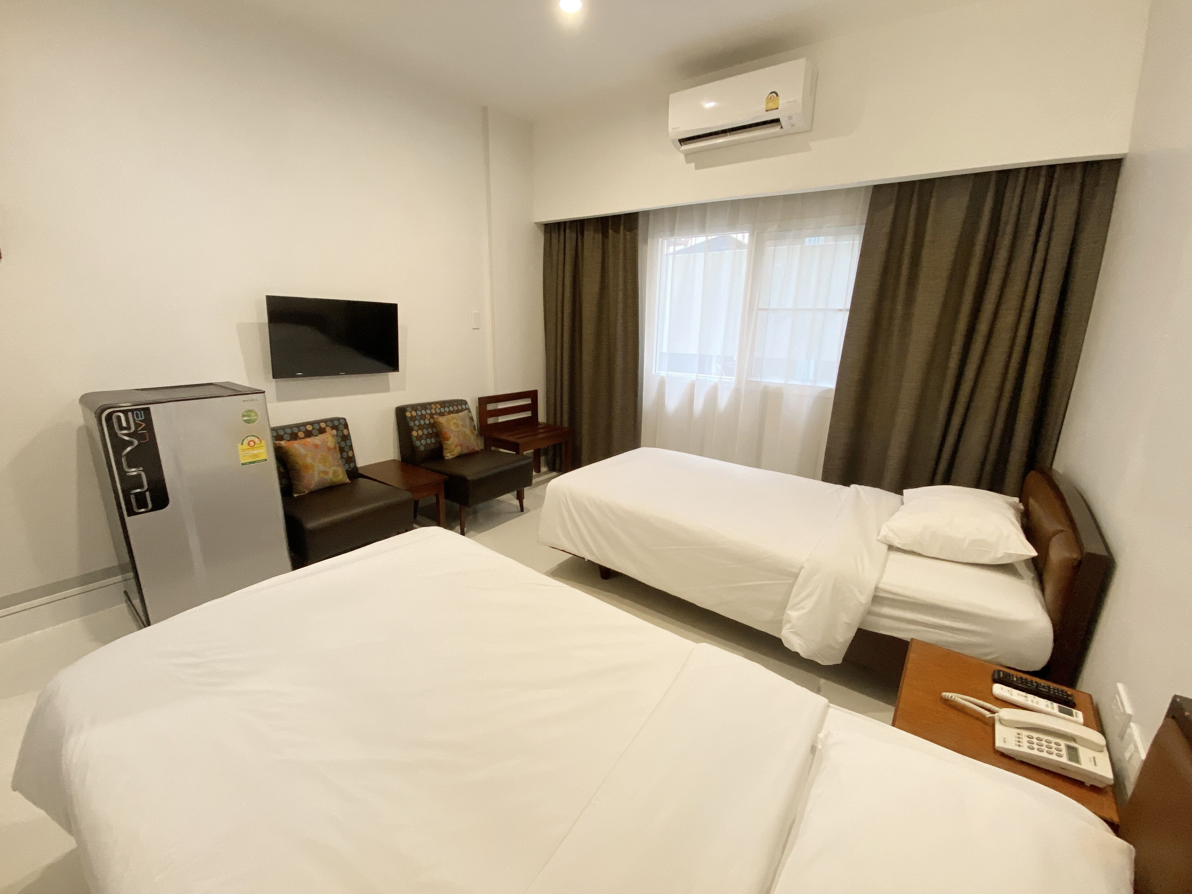 Deluxe Twin | Desk, laptop workspace, free WiFi, bed sheets