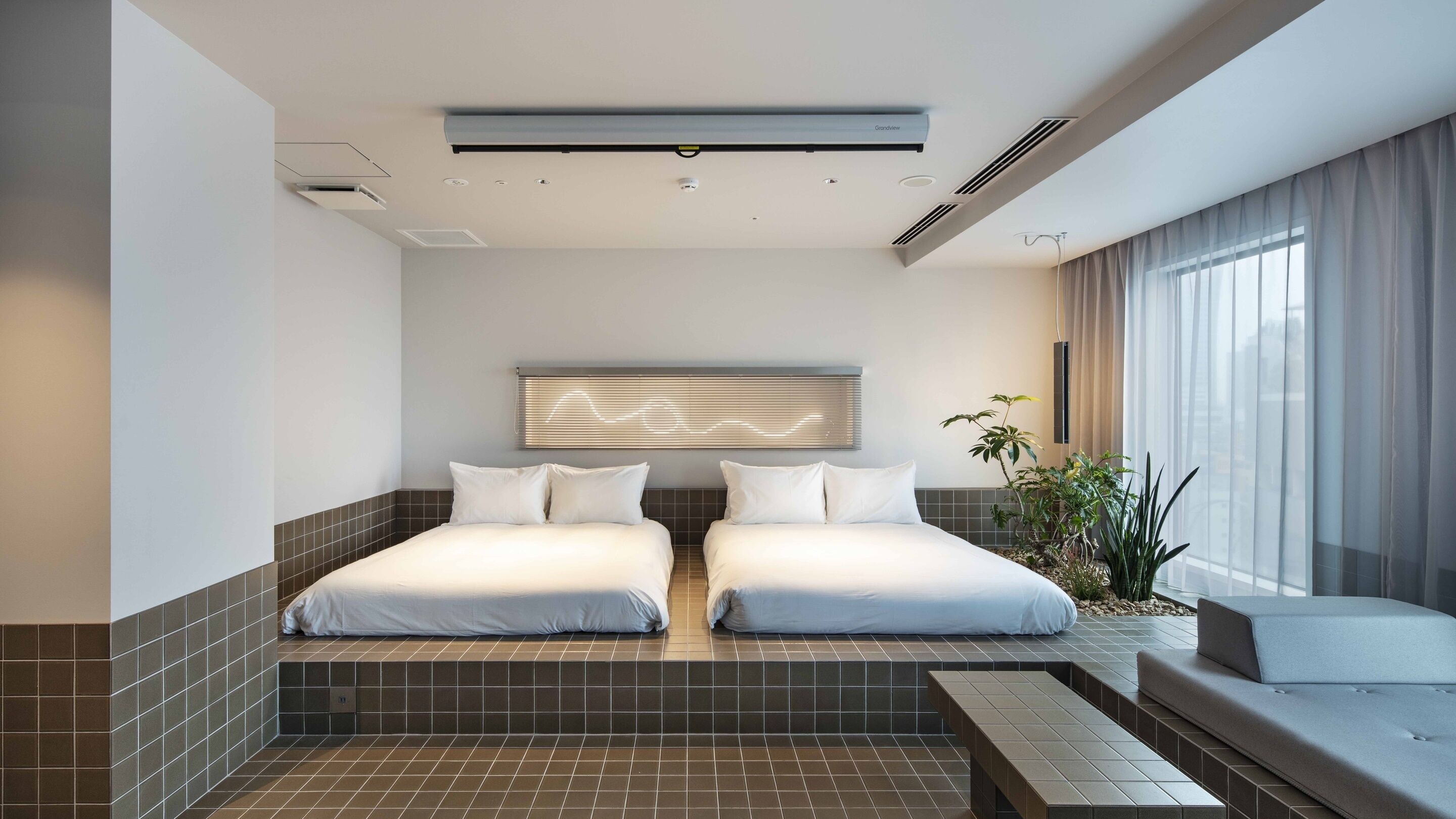 party suite on the top floor - non smoking [max 6 guests: 4 adults and 2 children (under 5 yrs old) | 1 bedroom, in-room safe, blackout curtains, soundproofing