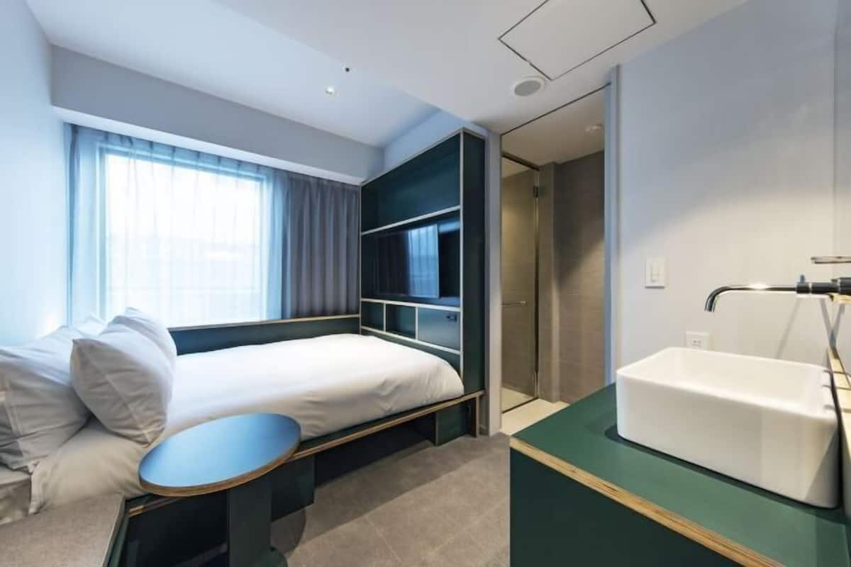 1 quarto, cofres nos quartos, cortinas blackout, quartos à prova de som