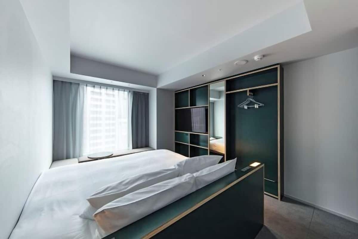 1 quarto, cofres nos quartos, cortinas blackout, quartos à prova de som