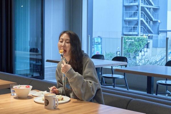 Daily cooked-to-order breakfast (JPY 2530 per person)