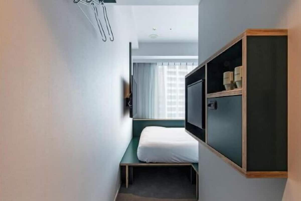 1 quarto, cofres nos quartos, cortinas blackout, quartos à prova de som