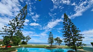 Indoor pool, 3 outdoor pools, pool umbrellas, pool loungers