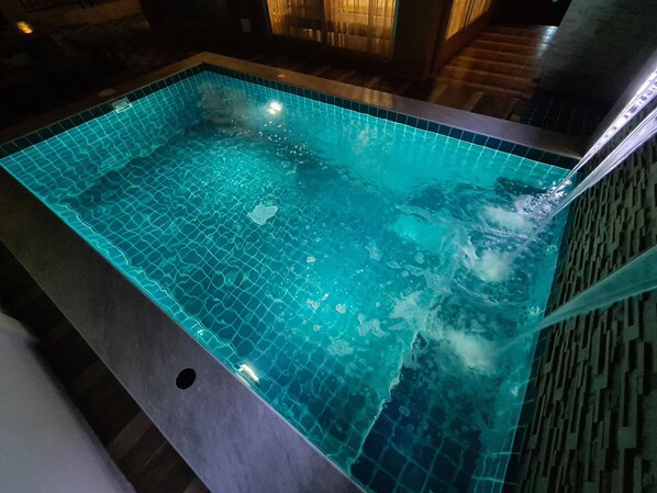 Private pool
