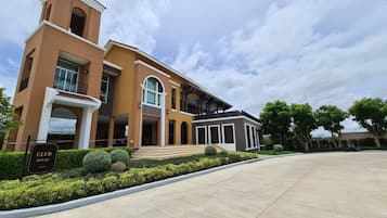 Fachada de la propiedad