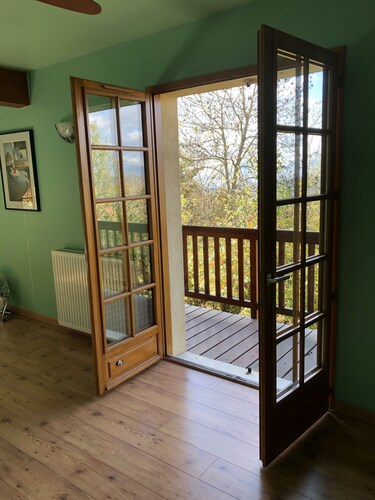 Spacious, 5 bd room home in a beautiful country setting in the French Alps.