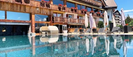 Sauna, hot tub, steam room