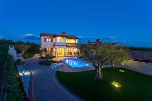 Exterior - Beautiful villa with pool for 8 near the beach (Tar-Vabriga)