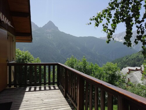 Spacious chalet 4/5 rooms, terrace, garden, 8/10 pax, Pra Loup