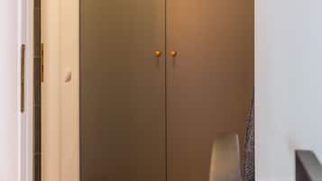 Appartement Deluxe | Salle de bain | Ensemble douche/baignoire, articles de toilette gratuits, sĂšche-cheveux