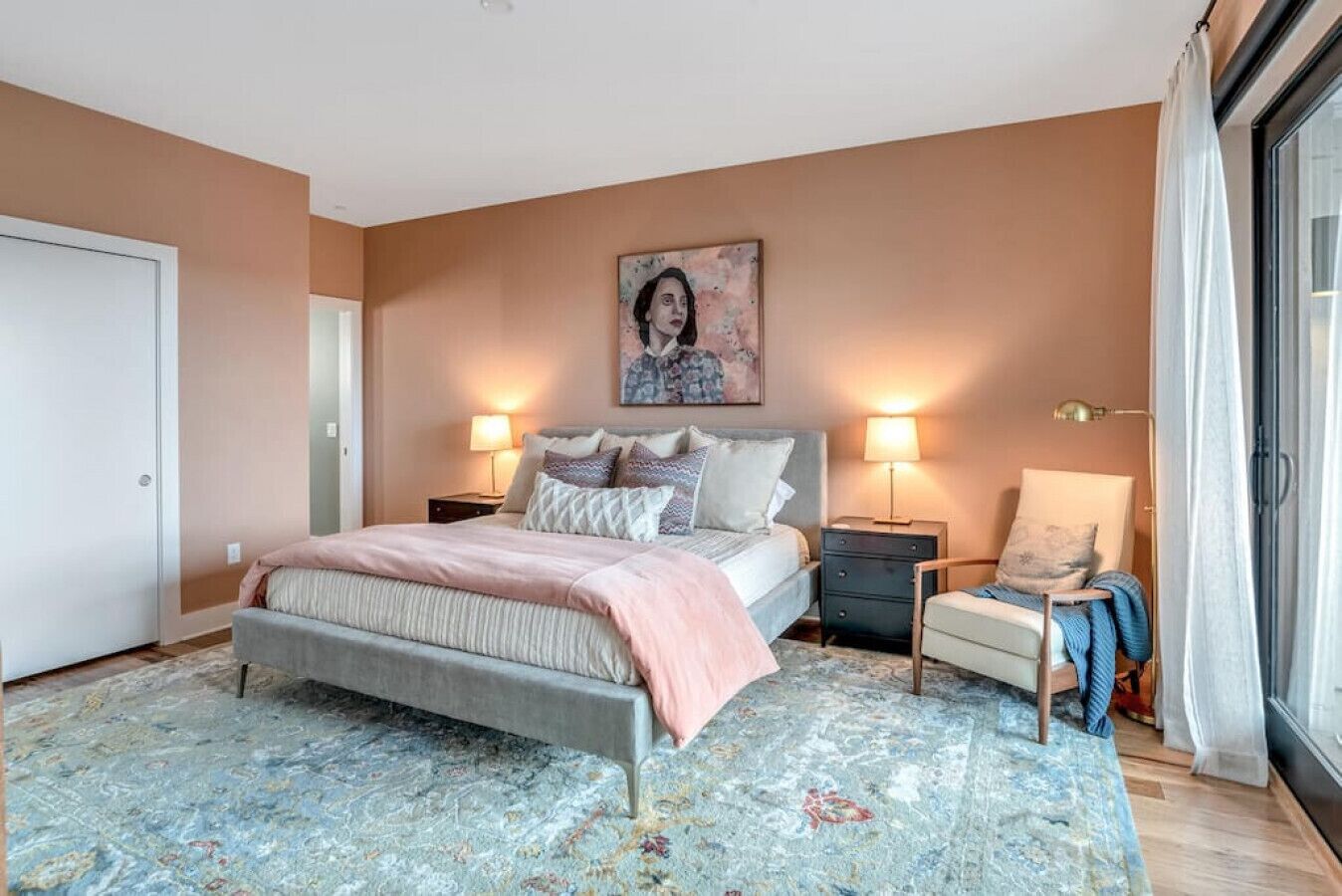 2 habitaciones, escritorio, tabla de planchar con plancha y wifi gratis 