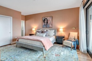 2 slaapkamers, een bureau, een strijkplank/strijkijzer, gratis wifi