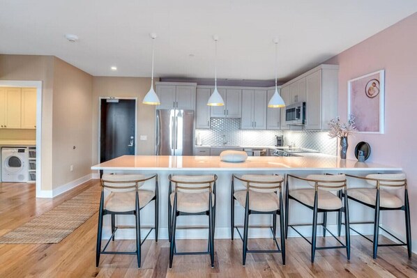 Fridge, microwave, oven, stovetop - Elevated Elegance in this Luxurious Condo with Views (Asheville)