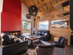 Flat-screen TV, fireplace