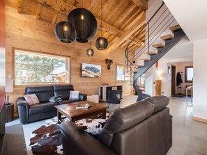 Flat-screen TV, fireplace