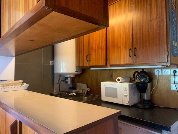 Fridge, microwave, oven, dishwasher - Cozy 2-room on slopes, up to 6 pers, Pra Loup, south balcony (Pra-Loup)