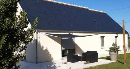 Modern Gîte with Garden, Near Loire Castles & Zoo, All-Inclusive, Biking & Fishing Nearby