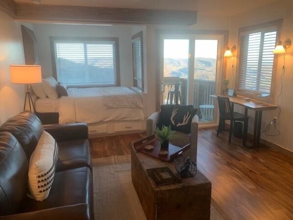 Apartment, Multiple Beds (10-602) | Living room