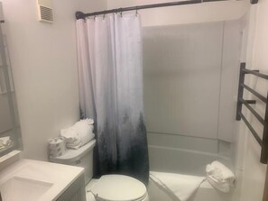 Apartment, Multiple Beds (10-602) | Bathroom - 10-602 (Banner Elk)