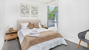 3 bedrooms, Internet, bed sheets, alarm clocks - Bikinis and Martinis (Kiama)