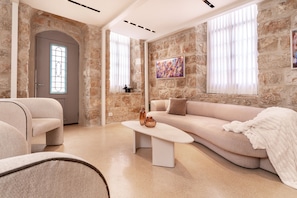 Presidential Villa | Iron/ironing board, free WiFi, bed sheets - The Haneviim Suites - Isrentals (Jerusalem)