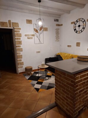 Lobby - The city center in the countryside. Pretty apartment with green exterior.  (Nîmes)