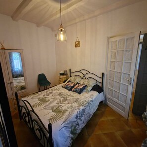 1 soverom, strykejern/-brett, reiseseng for barn og wi-fi (inkludert)