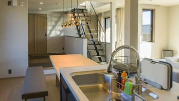 Casa básica, para no fumadores, no se aceptan mascotas (108) | Cocina privada | Refrigerador, microondas, horno y parrilla de estufa