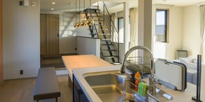 Casa básica, para no fumadores, no se aceptan mascotas (108) | Cocina privada | Refrigerador, microondas, horno y parrilla de estufa 