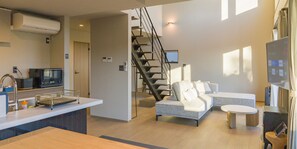 Casa básica, para no fumadores, no se aceptan mascotas (109) | Área de sala de estar | Televisión de pantalla plana, chimenea y piso con calefacción 