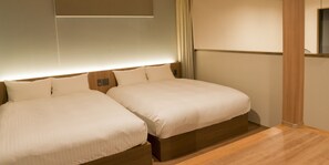 Decoración personalizada, muebles diferentes y cortinas blackout 