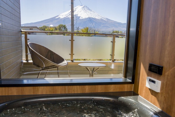 Hus – basic, ikke-røyk, kjæledyr ikke tillatt (103) | Bad | Kombinert dusj/badekar, hårføner, tøfler og toaletter med elektrisk bidé