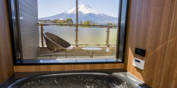 Casa básica, para no fumadores, no se aceptan mascotas (103) | Baño | Tina con regadera, secadora de cabello, pantuflas, bidet electrónico 