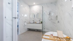 Badewanne, Haartrockner
