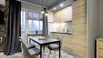 Design Studio Suite | Private kitchen | Fridge, microwave, stovetop, electric kettle