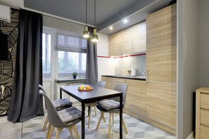 Suite estudio de diseño | Cocina privada | Frigorífico, microondas, placa de cocina y hervidor eléctrico