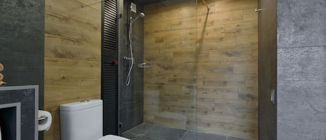 Suite studio Design | Salle de bain | Pantoufles, plancher chauffant (salle de bain), shampooing