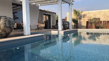 Luxury-Villa | Minibar, Zimmersafe, kostenloses WLAN, Bettwäsche